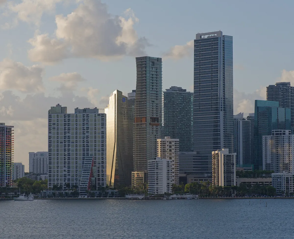 Skyline von Downtown Miami über der Biscayne Bay, Florida